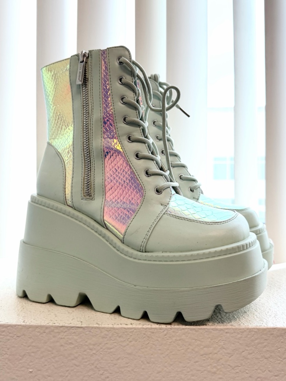 PRE-LOVED - RADIO Prismatic Sage Platform Boots GRN/7 -SH313